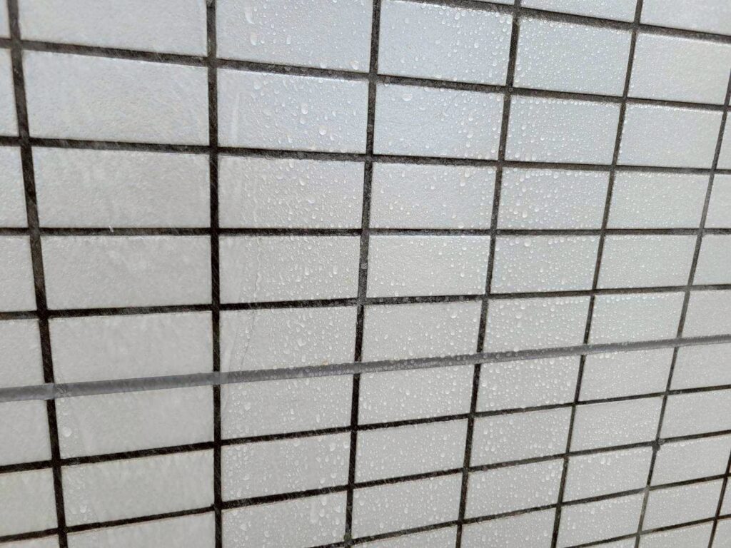 京都市右京区にて雨漏り修理・防水工事〈ビルの雨漏り・タイルの防水施工〉 施工後
