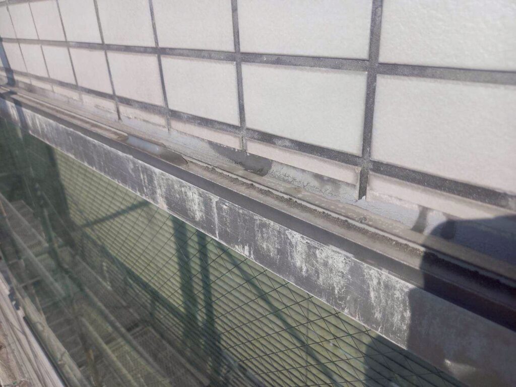 京都市右京区にて雨漏り修理・防水工事〈ビルの雨漏り・タイルの防水施工〉 施工前