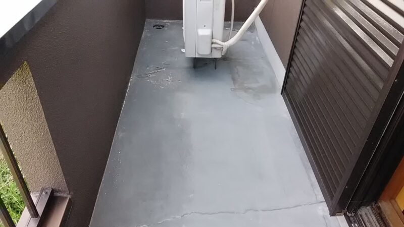 京都市左京区にてベランダ防水工事〈ベランダのひび割れ・ウレタン防水〉 施工前