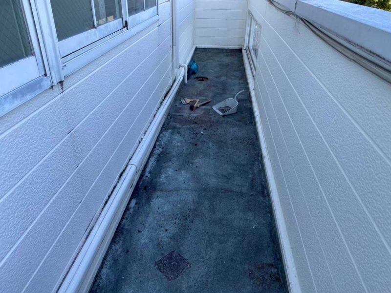 京都市山科区にて防水工事〈戸建てベランダのウレタン防水工事〉 施工前