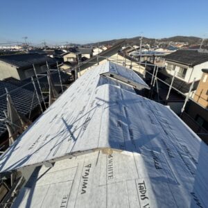 屋根の防水と屋上防水の違いとは？住宅タイプ別の対策法を解説