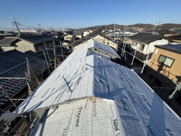 屋根の防水と屋上防水の違いとは？住宅タイプ別の対策法を解説
